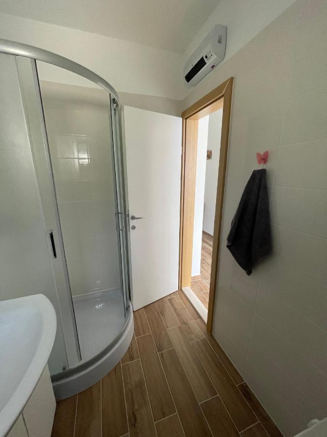 Apartman Solin 2, Parking Lejlighed Eksteriør billede