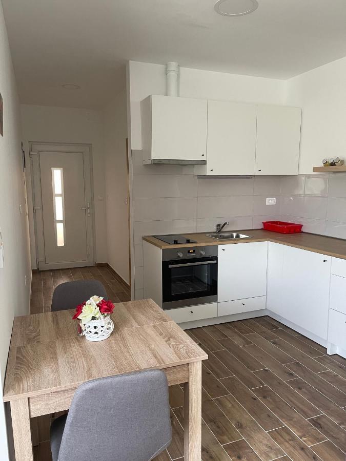 Apartman Solin 2, Parking Lejlighed Eksteriør billede